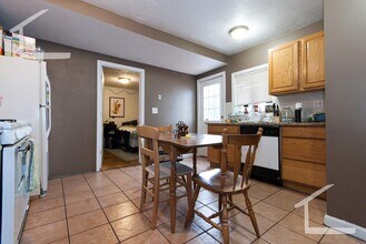 86 Linden St, Unit 1 in Boston, MA - Foto de edificio - Building Photo