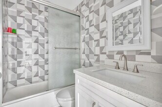 810 Lake Shore Dr in Lake Park, FL - Building Photo - Building Photo