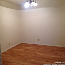 14514 Woods Hole Dr in San Antonio, TX - Foto de edificio - Building Photo