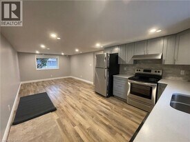 124 Forest Hill Dr in Kitchener, ON - Building Photo