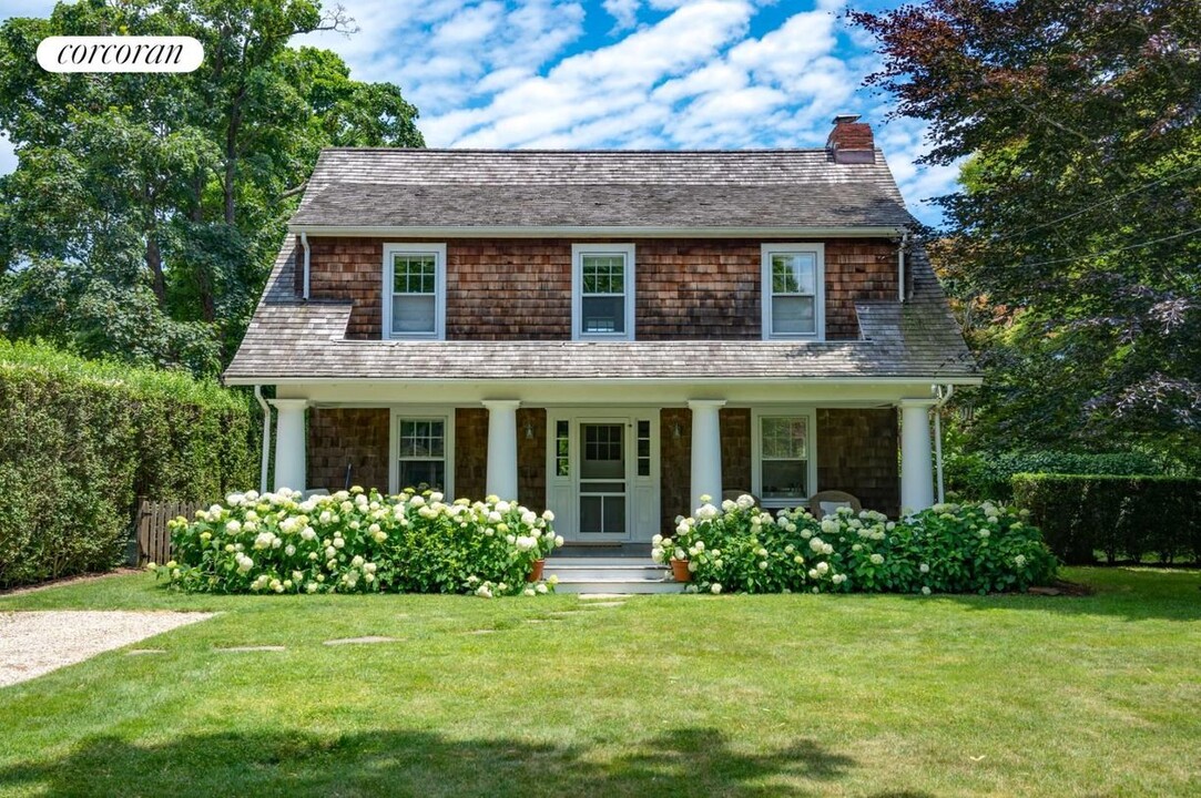 63 Lumber Ln in Bridgehampton, NY - Building Photo