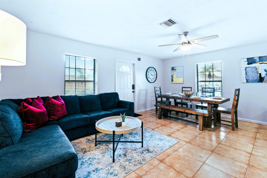 9130 E Highland Pines Blvd in Palm Beach Gardens, FL - Building Photo