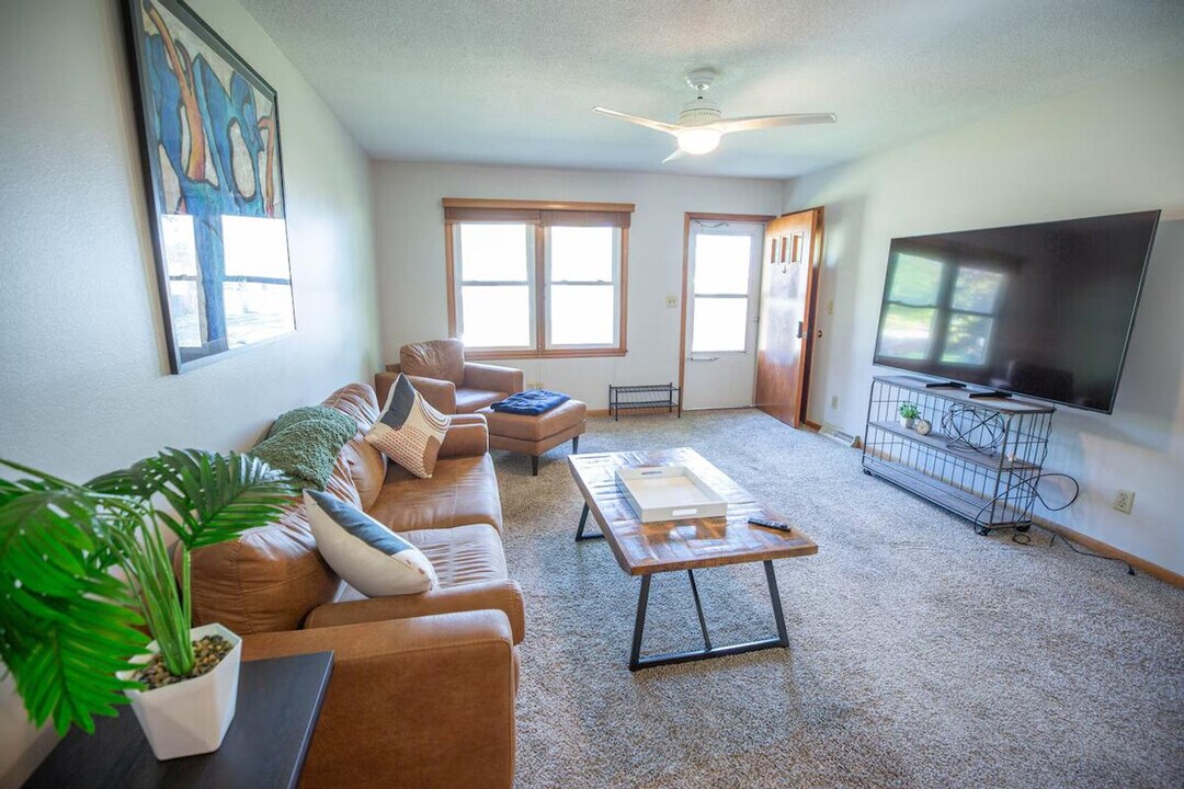 202 NW Sharmin Dr in Ankeny, IA - Building Photo