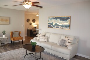 Laurelwood Apartment Homes in Laurel, MS - Building Photo