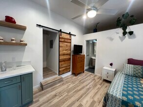 1373 Napoli St, Unit Quiet Studio in Oceanside, CA - Building Photo - Building Photo