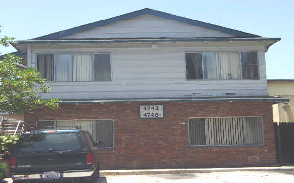 4742-4746 33rd St in San Diego, CA - Foto de edificio - Building Photo