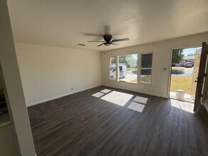 450 S Santa Clara St in Tulare, CA - Building Photo - Building Photo