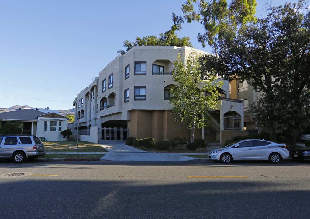 657 W California Ave in Glendale, CA - Foto de edificio