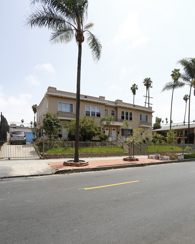 854 S Normandie Ave in Los Angeles, CA - Foto de edificio - Building Photo