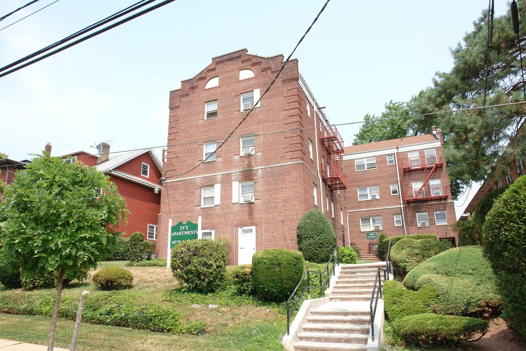 147 W Jersey St in Elizabeth, NJ - Building Photo
