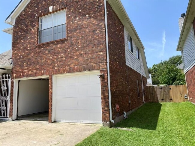 11830 Meadow Pl Dr in Houston, TX - Building Photo - Building Photo