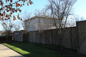 West Oaks Apartments in Santa Rosa, CA - Foto de edificio - Building Photo