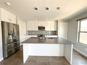 1005 La Muralla St in Laredo, TX - Building Photo - Building Photo