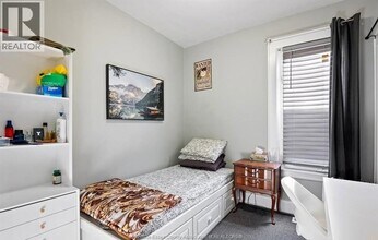 374 Rankin Ave in Windsor, ON - Foto de edificio - Building Photo