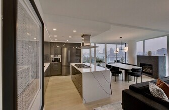 833 Pacific Blvd in Vancouver, BC - Building Photo - Building Photo