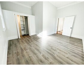 30 Woodbine St-Unit -1 in Boston, MA - Foto de edificio - Building Photo