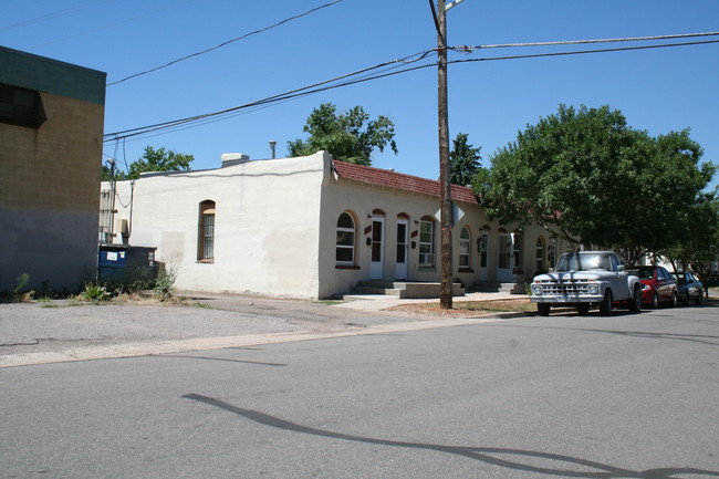 1900 E 38th Ave in Denver, CO - Foto de edificio - Building Photo