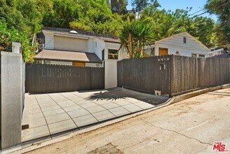 8410 Kirkwood Dr in Los Angeles, CA - Building Photo - Building Photo