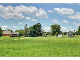 43 Serpentine Rd in Warren, RI - Building Photo