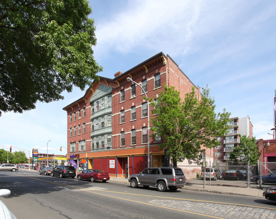 Puerta de la Esperanza in Holyoke, MA - Foto de edificio