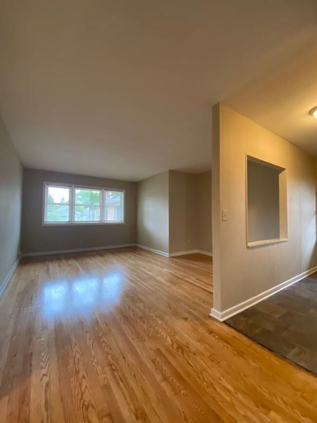 1327 E Colorado St in Milwaukee, WI - Foto de edificio - Building Photo