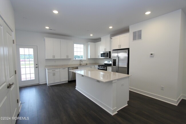 35 Crimson Dr in Englishtown, NJ - Building Photo - Building Photo