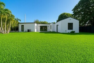 185 NE 106th St in Miami Shores, FL - Foto de edificio - Building Photo