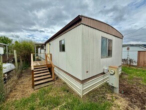 2414 Empire Dr in La Grande, OR - Building Photo - Building Photo