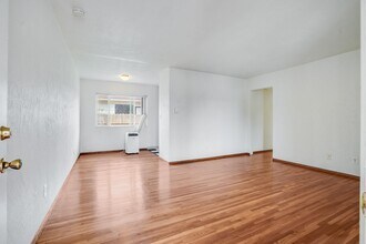 2203-2215-2215 NE 81st Ave in Portland, OR - Foto de edificio - Building Photo
