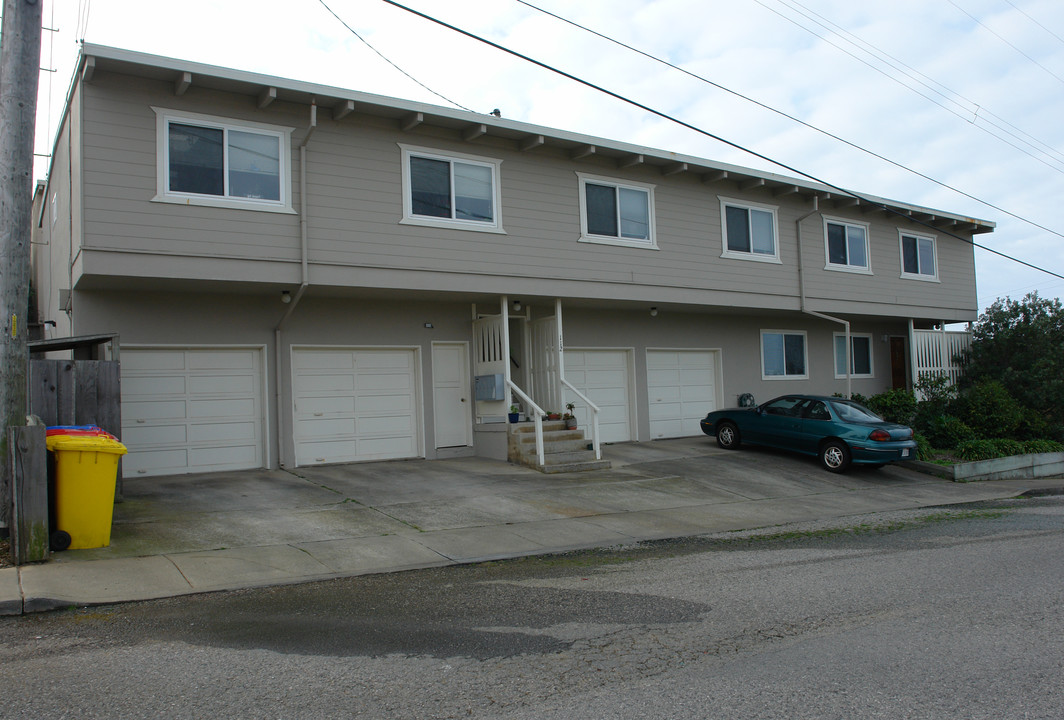 112 Montecito Ave in Pacifica, CA - Building Photo