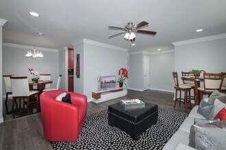 31 Adams Way in Sayville, NY - Building Photo - Building Photo
