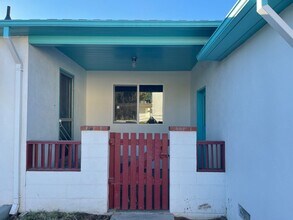 195 E Canal Dr in Turlock, CA - Building Photo - Building Photo