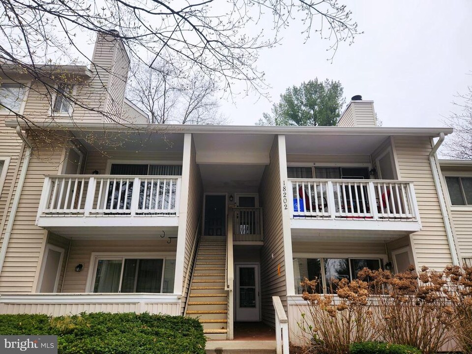 18202 Chalet Dr in Germantown, MD - Building Photo
