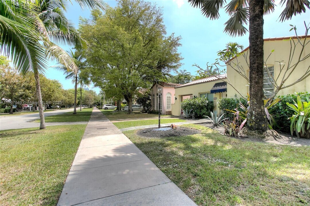536 Altara Ave, Unit 536 in Coral Gables, FL - Foto de edificio