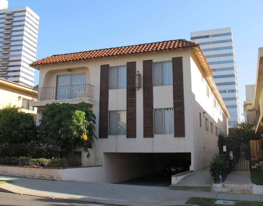 1256 Granville Ave in Los Angeles, CA - Building Photo