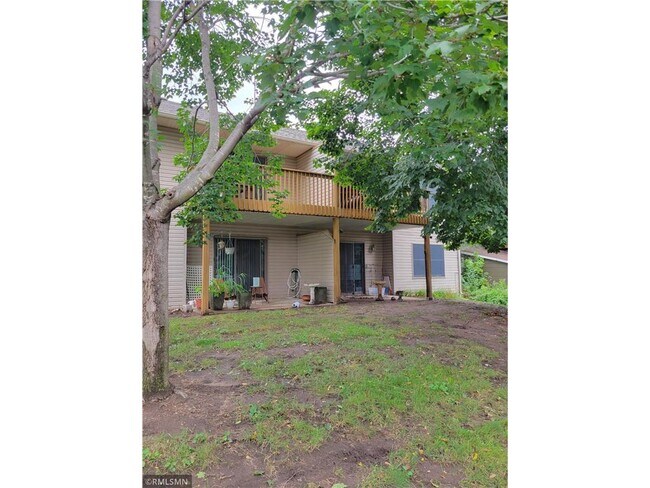 832 Laurel Ave-Unit -Lower in Hudson, WI - Building Photo - Building Photo