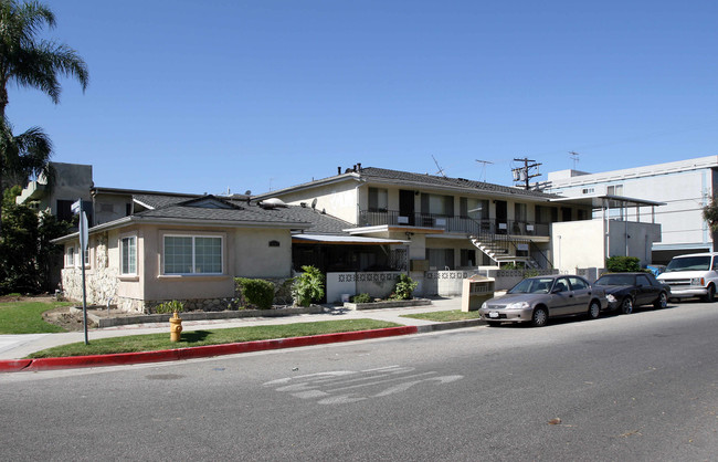 6661 Wilkinson Ave in North Hollywood, CA - Foto de edificio - Building Photo