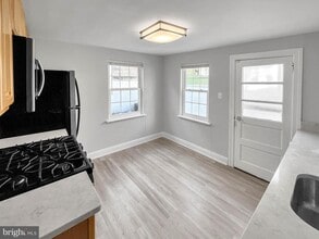 160 McClellan St in Philadelphia, PA - Foto de edificio - Building Photo