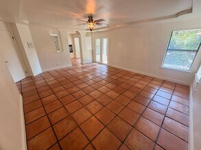 5339 W Sweet Ct in Visalia, CA - Building Photo - Building Photo