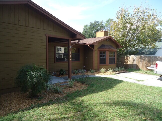 property at 1440 Vista Pl