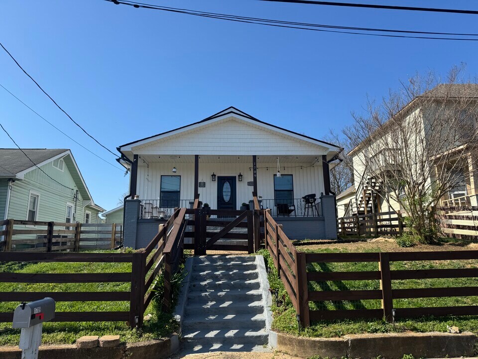 1709 Grainger Ave in Knoxville, TN - Foto de edificio