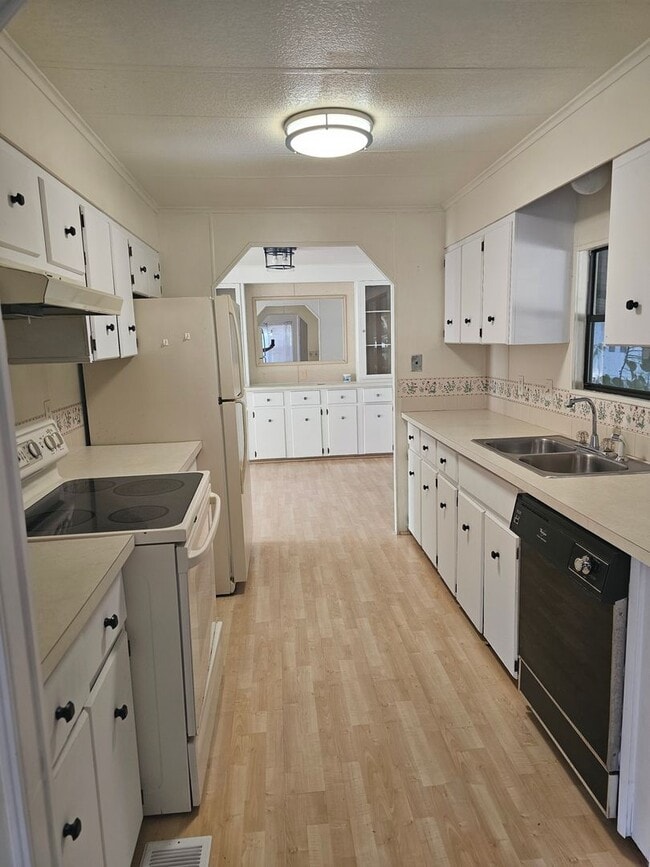14545 Pine Valley Rd in Orlando, FL - Building Photo - Building Photo