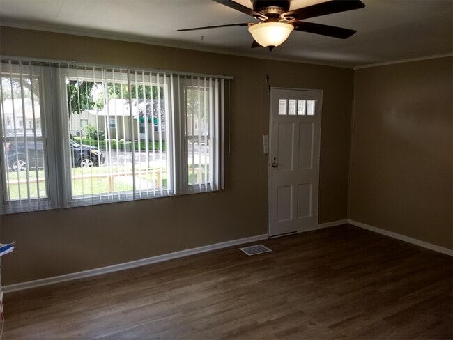 1944 Elm St in Fremont, NE - Building Photo - Building Photo