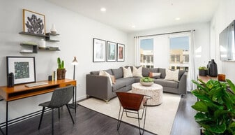 4300 Collins Ct in Mountain View, CA - Building Photo