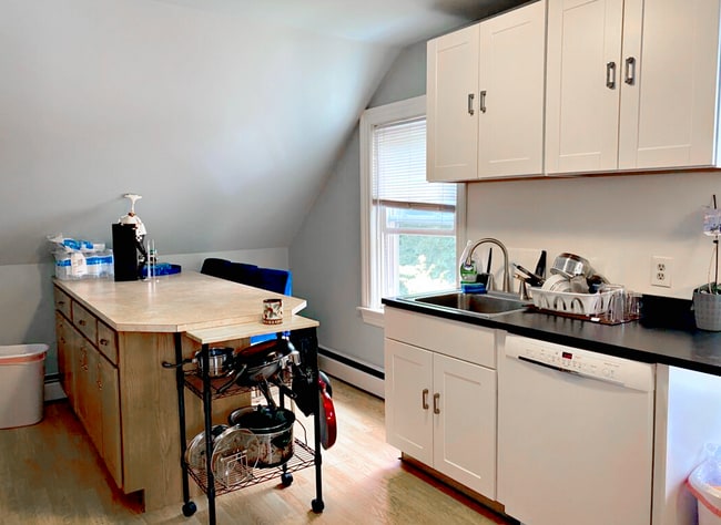 619 Smith St, Unit 619 3rd Floord in Providence, RI - Foto de edificio - Building Photo