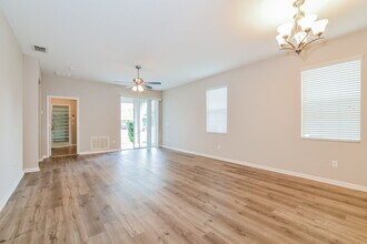 6841 Goldflower Ave in Harmony, FL - Foto de edificio - Building Photo