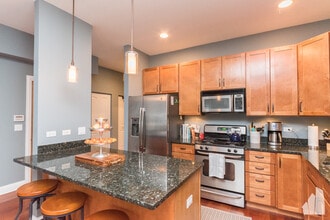 2239 N Lister Ave, Unit # 0401 in Chicago, IL - Foto de edificio - Building Photo