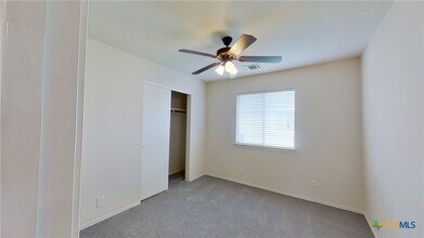 105 Fishbaugh Ln in Hutto, TX - Building Photo - Building Photo
