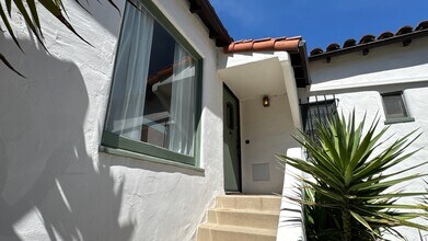 2454 Kenilworth Ave in Los Angeles, CA - Building Photo - Building Photo