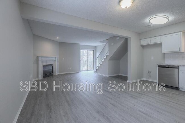 106 NE Dogwood St in Oak Grove, MO - Building Photo - Building Photo